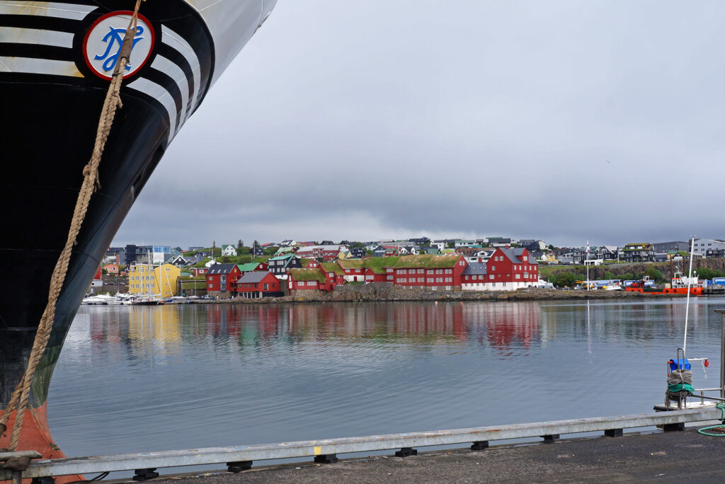 Tórshavn havn med udsigt til Tinganes